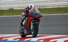 Diện kiến siêu mô tô điện đầu tiên của Ducati với hàng loạt trang bị hàng hiệu