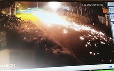 Video: Nhân viên ngân hàng lái Ford Ranger phóng như bay, kéo lê xe máy của Công an xã đến tóe lửa