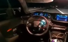 Video: Dùng chai nước kẹp vào vô lăng để đánh lừa hệ thống ADAS của Peugeot 508, người lái nhận cái kết "đắng"