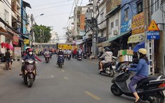 Video: Sau cuộc cãi vã, người phụ nữ lao vào tàu hỏa và bị tông tử vong tại Sài Gòn
