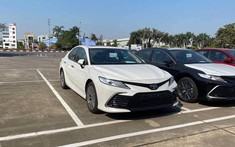 Bắt gặp Toyota Camry 2022 cập cảng Việt, có thể bán ra ngay trước Tết Nguyên đán?