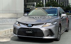 Toyota Camry 2022 ra mắt Việt Nam: giá từ 1,05 tỷ đồng, bản Hybrid cao gần bằng Mercedes-Benz C-Class