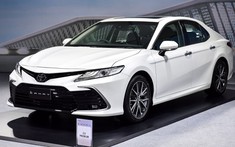 Toyota Camry 2022 chuẩn bị mở bán tại Việt Nam: nâng cấp trang bị cực mạnh, khả năng lớn có cả bản Hybrid