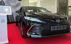 Giá lăn bánh xe Toyota Camry 2022: Cao nhất 1,6 tỷ đồng, khó đấu VinFast Lux A2.0
