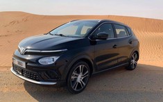 VinFast VF e34 bất ngờ xuất hiện tại Dubai, che kín logo để chạy thử?