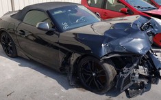 Theo dõi thợ máy người Nga giúp khôi phục chiếc BMW Z4 vỡ nát đầu trong vòng dưới 90 giờ làm việc