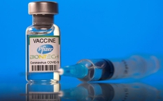 FDA cấp phép tiêm mũi tăng cường vaccine của Pfizer cho trẻ em từ 12 đến 15 tuổi