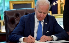 Tổng thống Mỹ Biden ký dự luật hỗ trợ tăng cường cung cấp vũ khí cho Ukraine