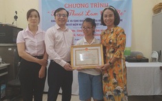 Nghệ thuật làm cha mẹ trong gia đình người khiếm thị