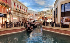 Trải nghiệm “trên bến dưới thuyền” đắt giá tại Bizhouse Canal District