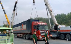 Giá xăng dầu giảm mạnh, chi phí logistics không thể neo cao