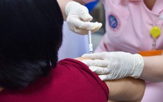 Đại dịch COVID-19 chắc chắn chưa kết thúc, vaccine vẫn là 'vũ khí chiến lược'