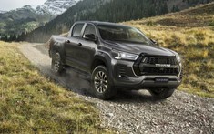 Toyota Hilux GR Sport 2022 tiếp tục ra mắt với thiết kế khác biệt, đe dọa Ford Ranger