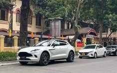 SUV hạng sang cỡ lớn Aston Martin DBX đầu tiên về nước chính thức có người rước