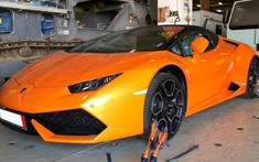 Được tặng quà siêu to Lamborghini Huracan mui trần, chủ nhân xin tái xuất vì không đủ tiền đóng thuế