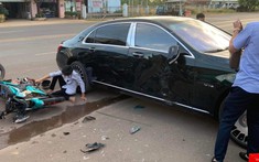 Bình Phước: Thanh niên chạy xe máy tông móp cửa Mercedes-Maybach S-Class