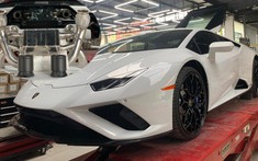 Mới về nước không bao lâu, siêu xe Lamborghini Huracan EVO RWD đã nhanh chóng được chủ nhân độ lại "khẩu pháo"