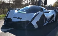 Siêu xe Devel Sixteen mạnh 5.000 mã lực được bắt gặp chạy thử trên đường công cộng
