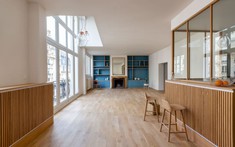 Ấm áp và hiện đại bên trong ngôi nhà 3 tầng ở Paris