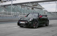 MINI John Cooper Works 2022 ra mắt tại Việt Nam, thêm bản mui trần và công nghệ an toàn