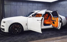 Rolls-Royce Ghost thế hệ thứ 2 cập bến Việt Nam với màu sơn và nội thất khiến không ít đại gia Việt quan tâm