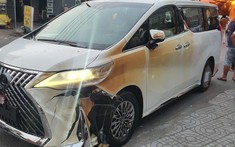 Video: Lexus LM 300h hơn 9 tỷ đồng bị cháy sém sau khi trạm điện trên đường bất ngờ phát hỏa