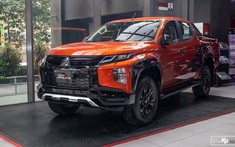 Cuộc đua phân khúc xe bán tải cuối năm 2021: Mitsubishi Triton bất ngờ cho Toyota Hilux "hít khói"