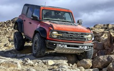 Ford Bronco Raptor 2022 chính thức trình làng với lốp gần 1 mét, động cơ "mượn" của Explorer ST