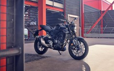 Honda CB300R 2022 ra mắt với nâng cấp ấn tượng: Phuộc USD Showa, ly hợp trượt và 4 màu sắc