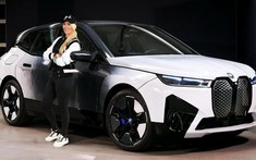 YouTuber nổi tiếng "Supercar Blondie” khám phá tận tay chiếc BMW iX với công nghệ đổi màu tức thời