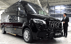 Klassen Mercedes Sprinter VIP 2022 - Mâu xe van cực sang trọng, trang bị cả TV và PS5 để giải trí
