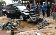 Video quay khoảnh khắc ô tô tông liên hoàn xe máy điện và xe máy khiến 5 người nhập viện tại Bắc Giang