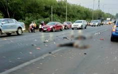 Video: Xe máy va chạm kinh hoàng với ô tô tải trên quốc lộ 20 khiến 2 người tử vong vào chiều 28 Tết