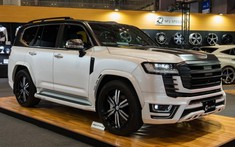 Toyota Land Cruiser 300 trở nên thể thao, dữ dằn hơn nhờ bộ bodykit độ từ Nhật Bản