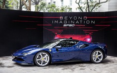 Siêu xe Ferrari SF90 Stradale ra Hà Nội để tiếp cận khách hàng phía Bắc
