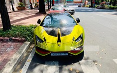 Lamborghini Huracan độ "khủng" với bộ áo gợi nhớ bản STO của đại gia Việt du Xuân đầu năm mới