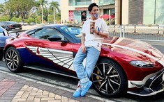 Minh "Nhựa" mang Aston Martin V8 Vantage dạo phố cuối tuần với điểm nhấn đồng hồ hơn nửa tỷ đồng