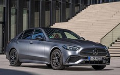 Đại lý chào khách đặt mua Mercedes-Benz C 300 AMG 2022 bản nhập khẩu giới hạn với giá bán lên tới gần 2,4 tỷ đồng