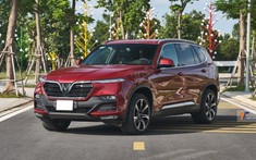 Doanh số mảng ô tô của VinFast giảm mạnh sau tuyên bố khai tử xe xăng
