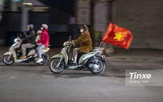 Bóng đá nam Việt Nam đại thắng Trung Quốc nhưng phố xá Hà Nội lại yên tĩnh