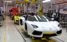 Lamborghini có thể phải sản xuất thêm siêu xe Aventador để bù cho những chiếc bị cháy trên biển