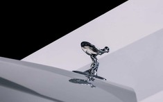 Rolls-Royce thay đổi biểu tượng "thiếu phụ bay" Spirit of Ecstasy sau hơn 100 năm