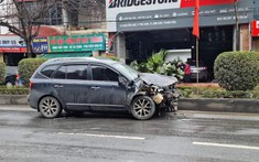 Video: Kia Carens lao vào lề đường, tông văng Mitsubishi Xpander đang đỗ lên vỉa hè trên quốc lộ 1A