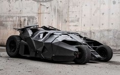 Đây là bản sao Batmobile Tumbler chạy điện đầu tiên trên thế giới do kiến trúc sư người Việt chế tạo