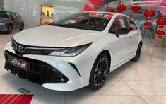 Ngắm hình ảnh "bằng xương, bằng thịt" của Toyota Corolla Altis GR Sport 2022 tại đại lý