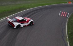 Theo dõi khả năng drift điệu nghệ của chiếc Toyota Supra biết tự động drift