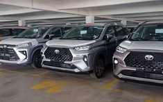 Dàn xe Toyota Avanza và Veloz 2022 "ra khơi" tại cảng biển Indonesia, chuẩn bị cho ngày về Việt Nam