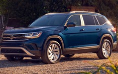 SUV cỡ lớn Volkswagen Teramont bị "tố" đang đi thì tự động phanh lại, gây mất an toàn