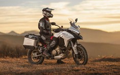 Ducati Multistrada V4 2022 có thêm màu "Trắng Băng trôi"