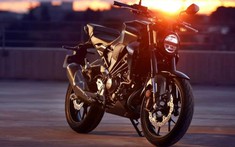 Môtô tân cổ điển Honda CB300R 2022 được nâng cấp với phuộc USD Showa SFF-BP, slipper clutch